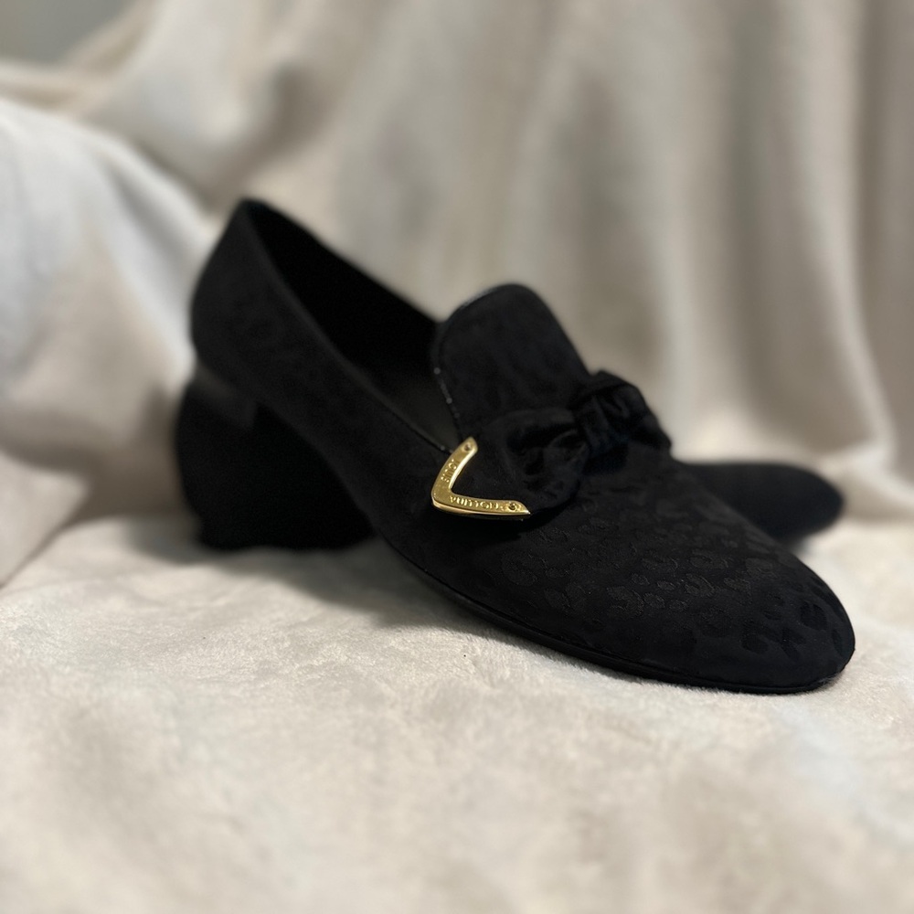 Louis Vuitton Elegant Black Loafers with Gold Accent